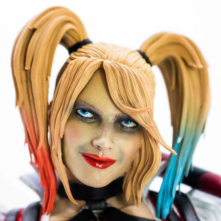 Cara figura Harley Quinn pintada a mano